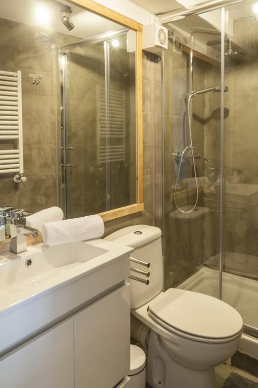 Contemporary Lisbon Apartment In Historical Chiado Exterior photo